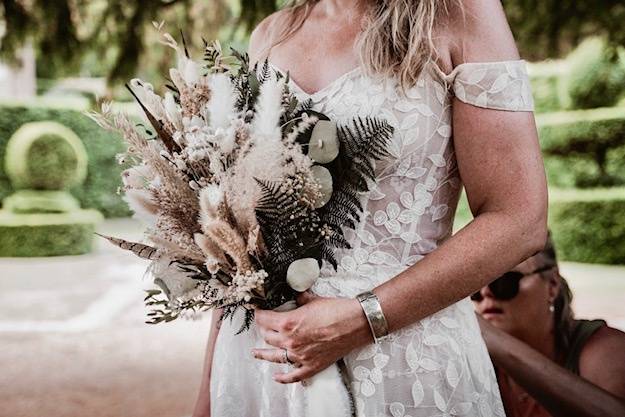 Dried flower bouquet
