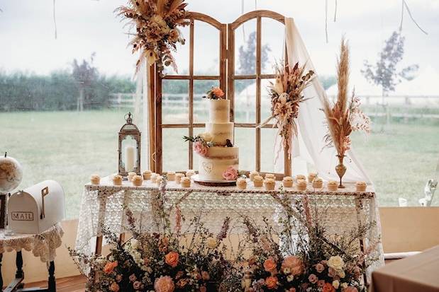 Cake table elevation