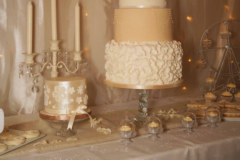 Glitz and Glam Dessert Table