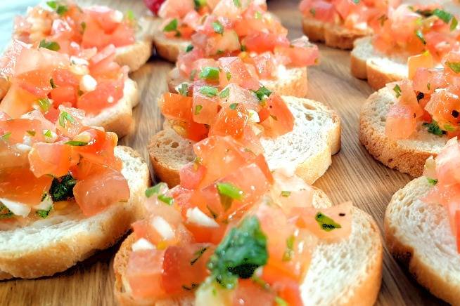 Tomato & garlic bruschetta