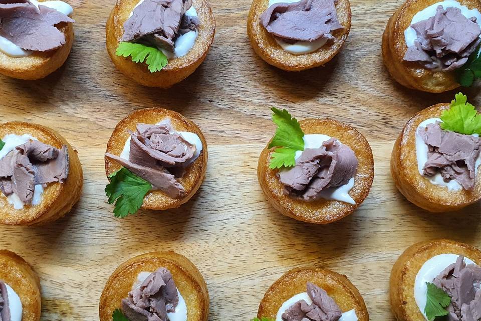 Roast beef & horseradish minis