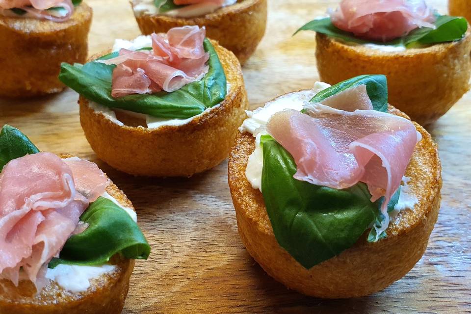 Parma ham & cream cheese minis