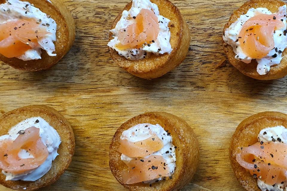 Salmon & cream cheese minis