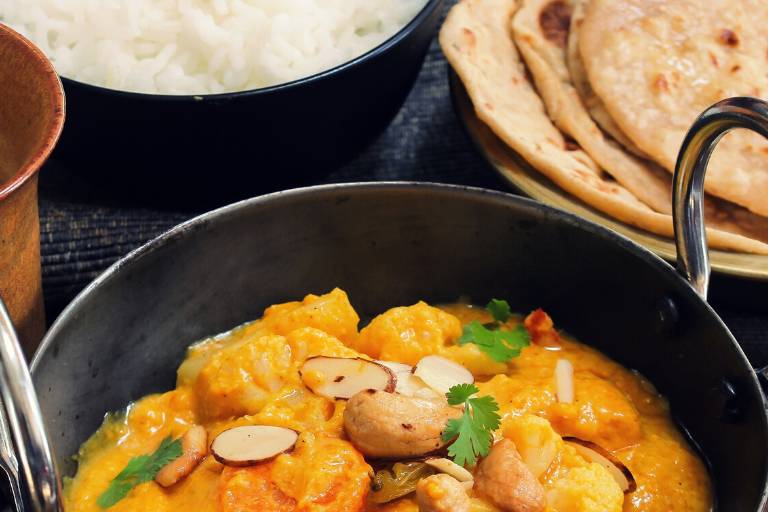 Spicy red lentil curry