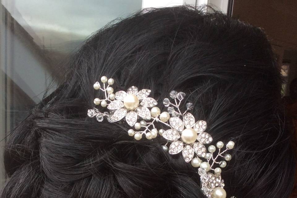 Low soft bun with detail
