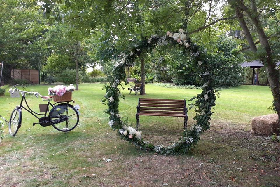 Outdoor wedding decor