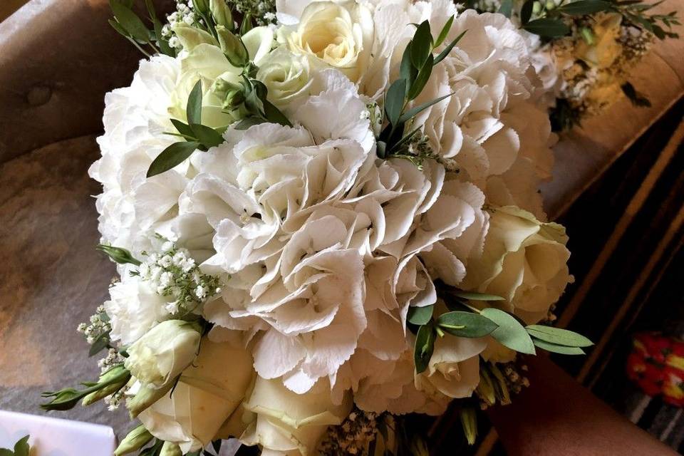 Hydrangea & rose bouquet