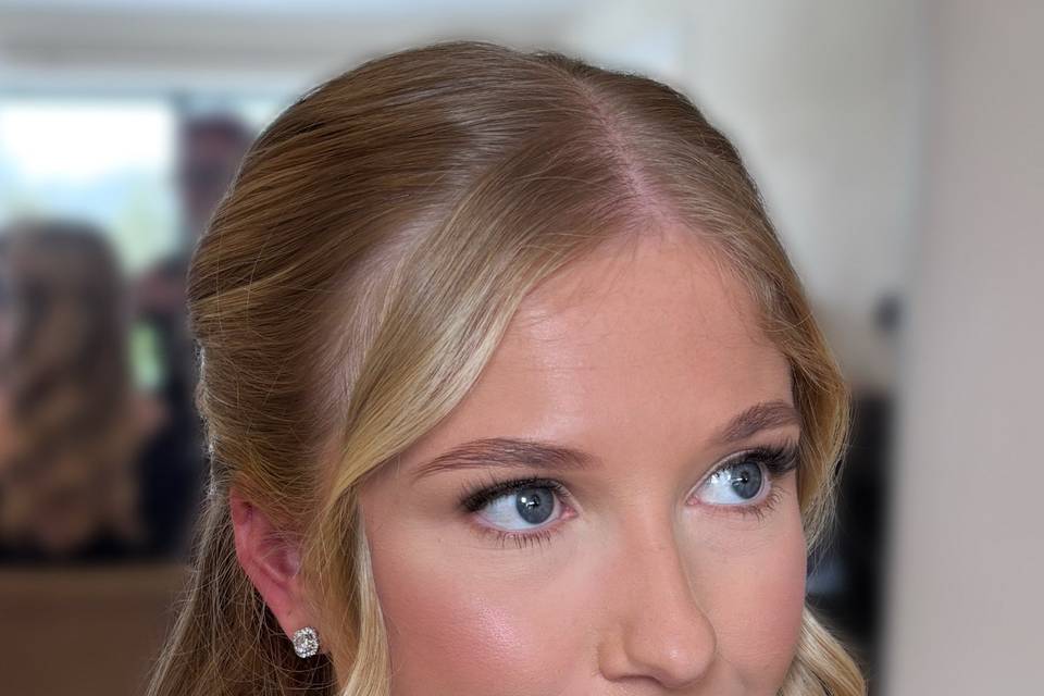 Gorgeous bridesmaid makeup