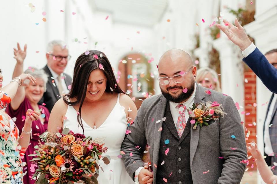 Nridal bouquet and matching bu