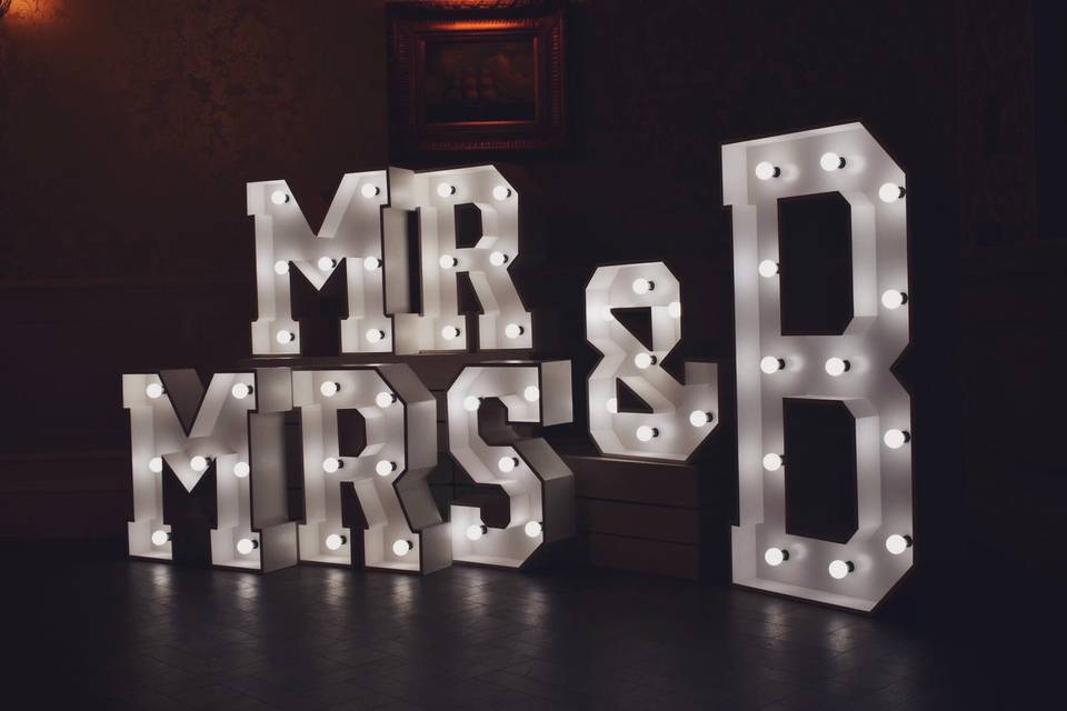 2ft Mr&Mrs, 4ft B Letter Light
