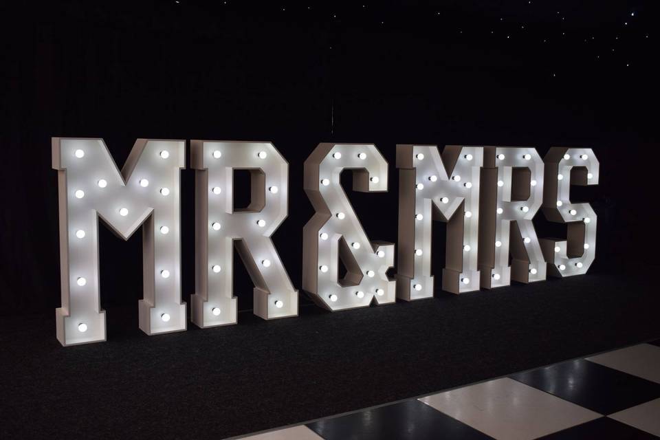 4ft Mr&Mrs Light up Letters