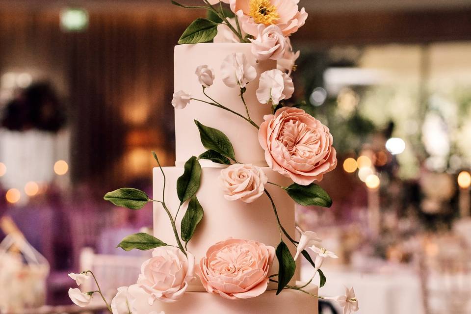 Sugar flowers on four tiers