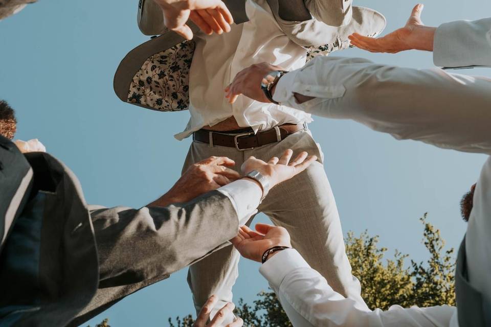 Groomsman Throw!