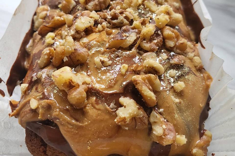 Walnut toffee cake