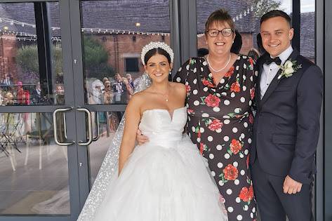 The actress, celebrant & pilot