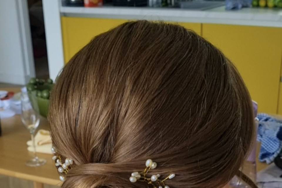 Brides hair, fine shoulder len