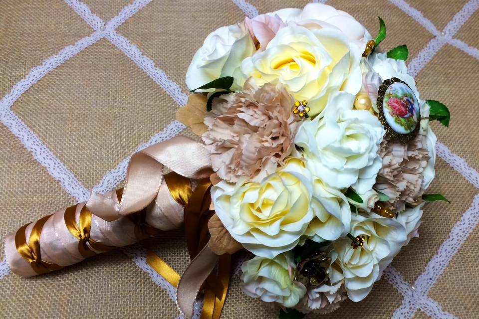 Bouquet with brooch