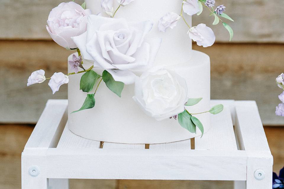 Sugar flowers on cake