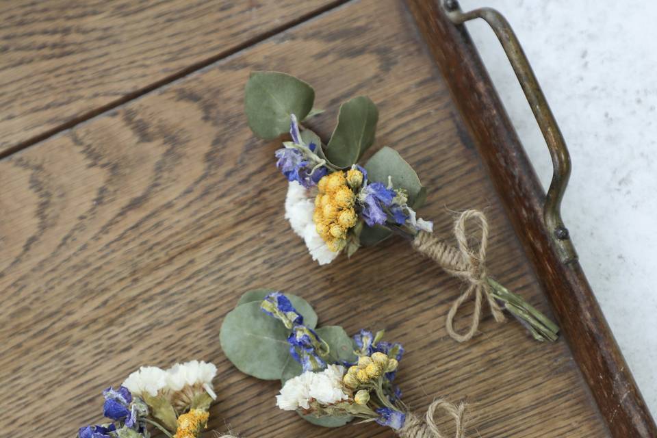 Dried flower buttonholes
