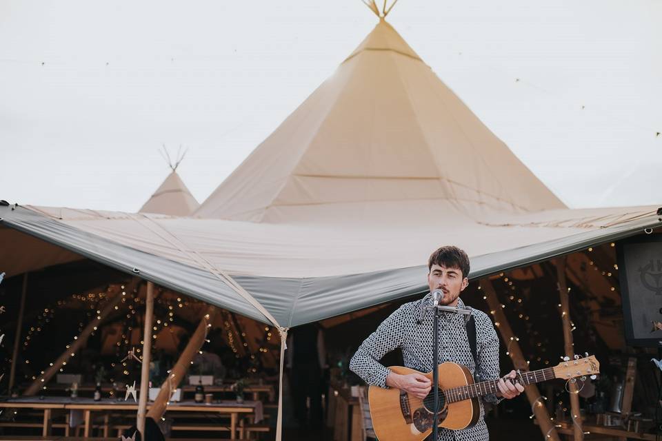 Michael Mulholland - Acoustic Wedding Singer & DJ