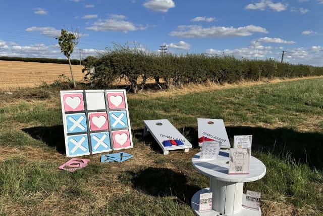 Hearts and kisses, cornhole
