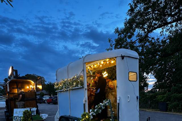 Bridle booth