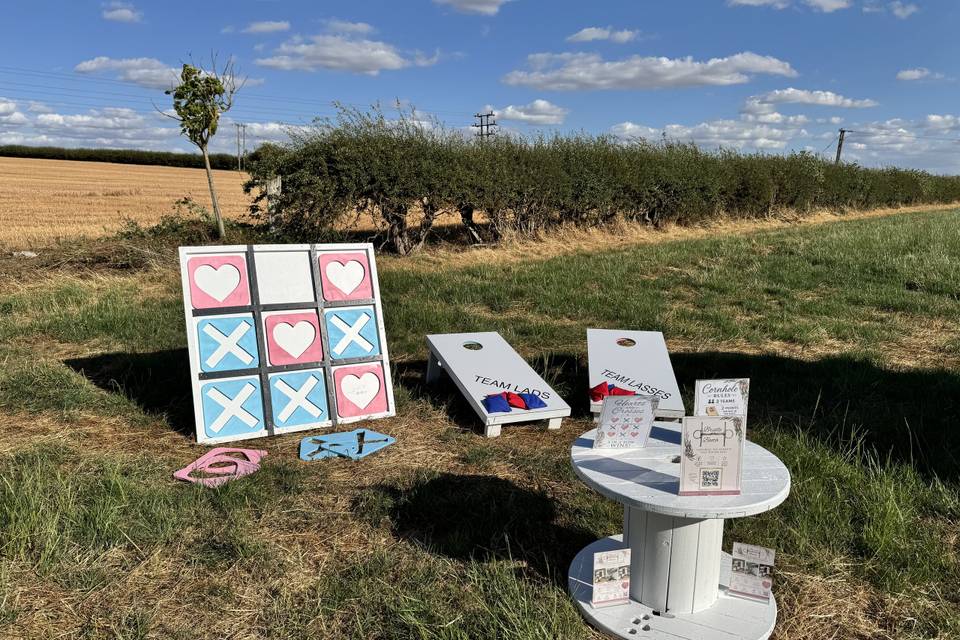 Hearts and kisses, cornhole