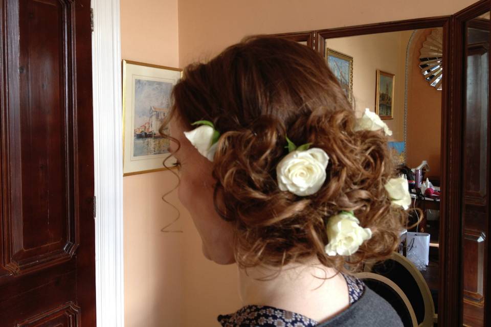 Romantic floral hairpieces