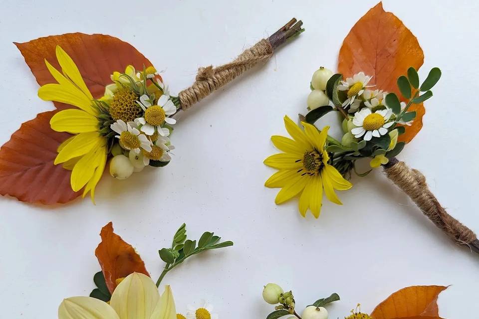 Sunny summer buttonholes