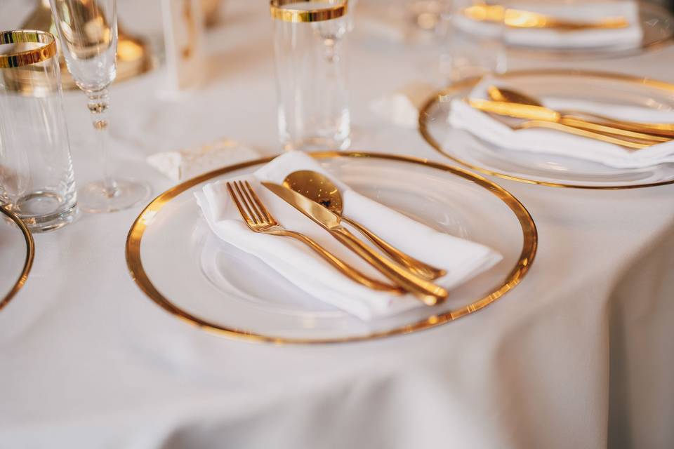 Discover luxe table settings