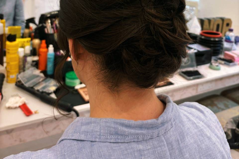 Volume & curls - classic up do