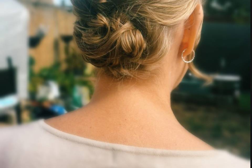 Elegant textured up do