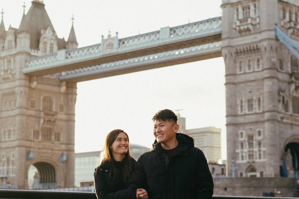 Couples shoot at Tower Bridge