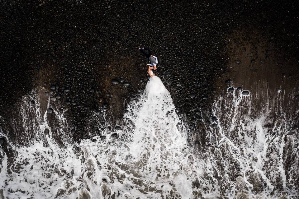 Bride, groom & the sea