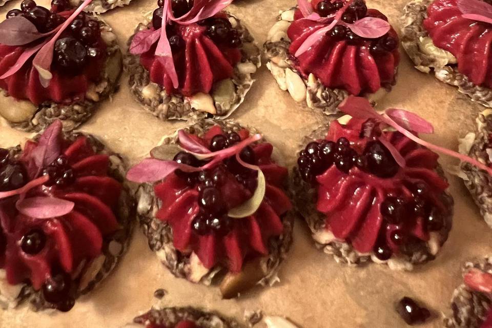 Beetroot canapé vegan