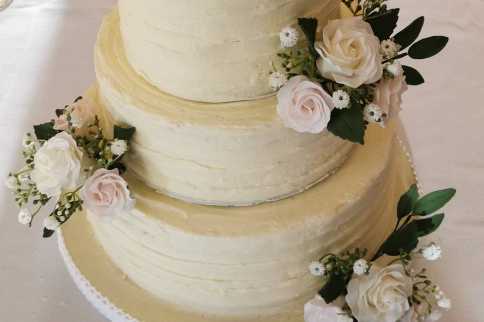 Rustic buttercream cake