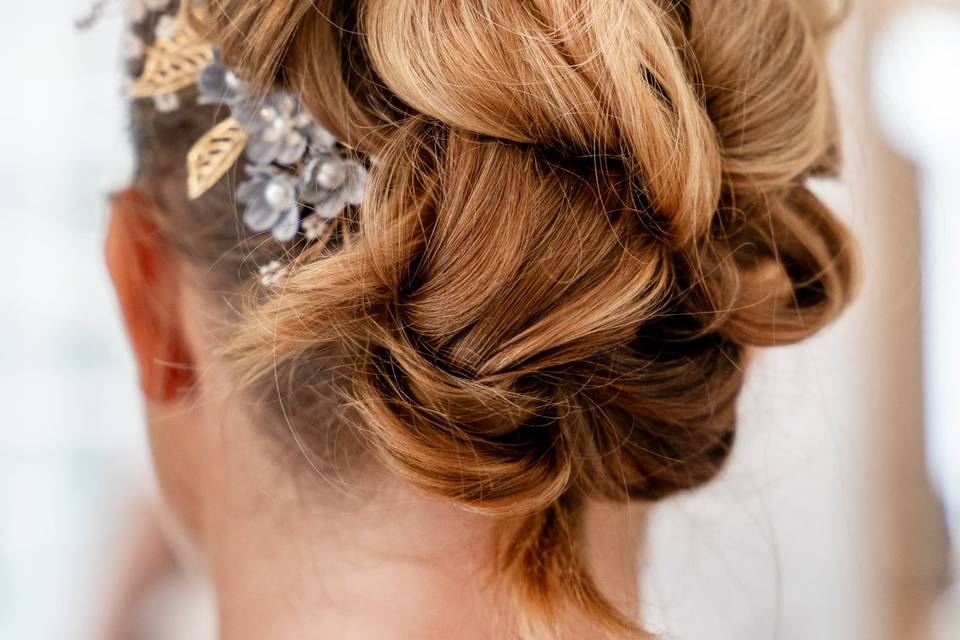 Hair bun pearl accessories