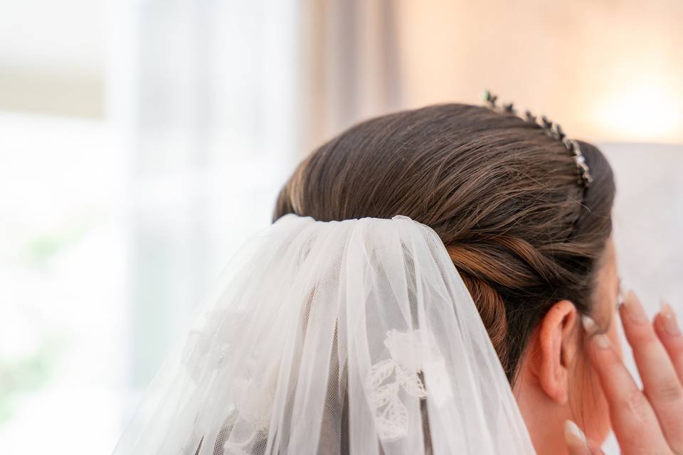 Veil adjustment close up
