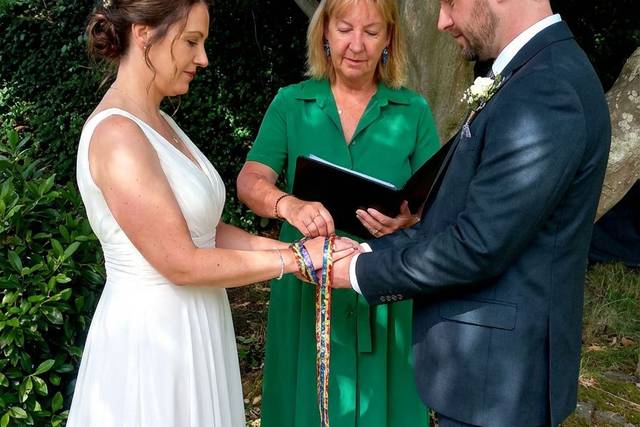Stunning woodland Handfasting