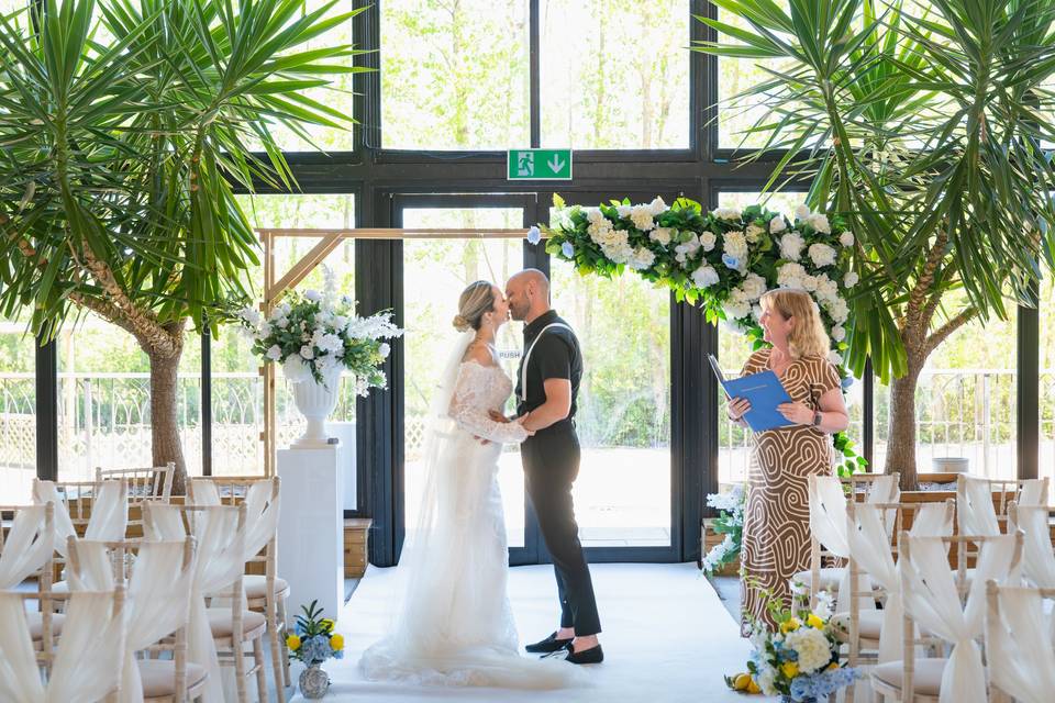 You may kiss the bride!