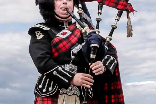 Bagpiping service