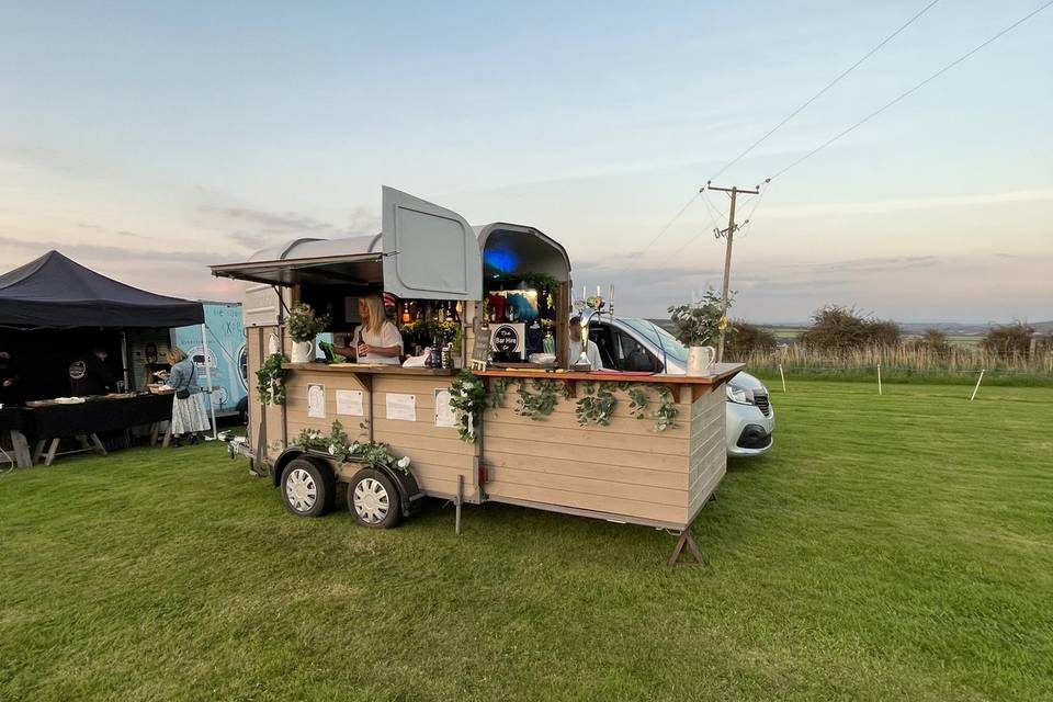 Horse box bar