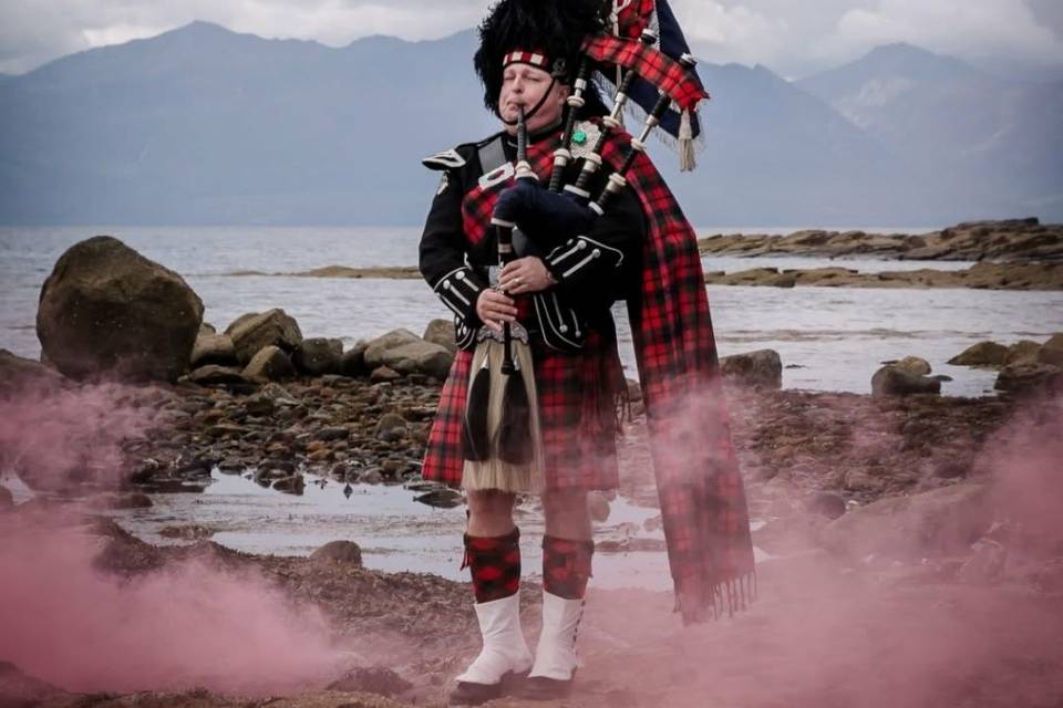 Bagpiping service
