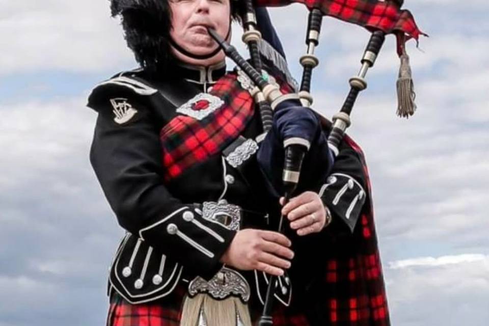 Bagpiping service