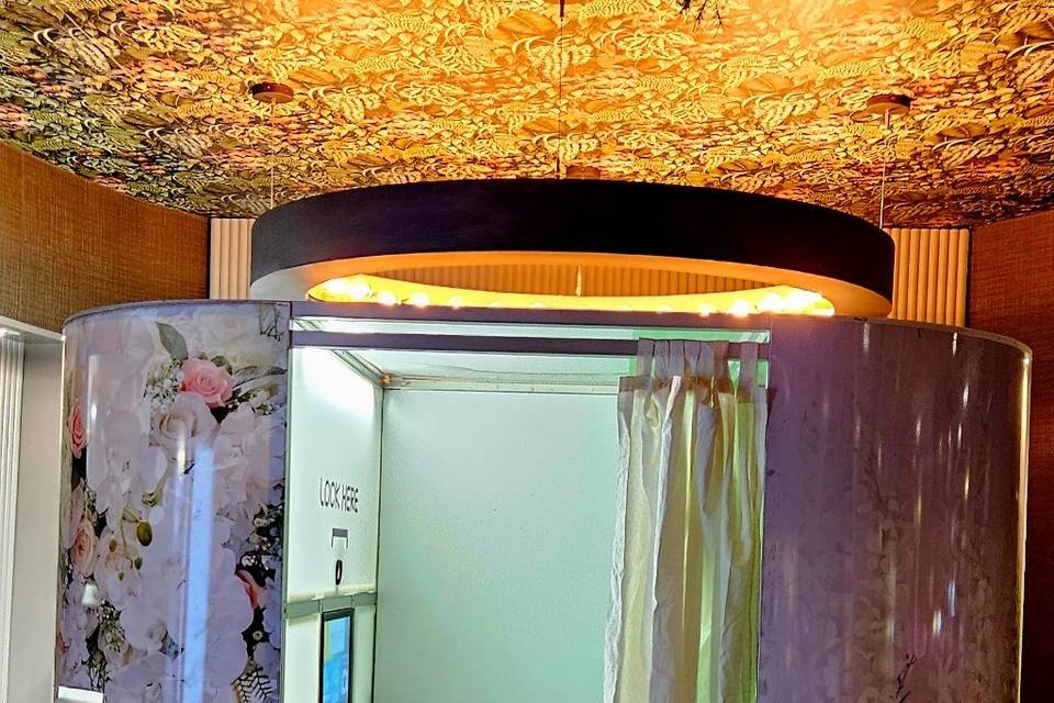 Enclosed photo booth