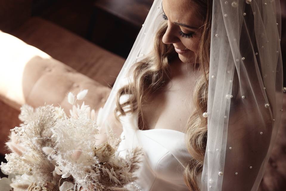 A gorgeous bride and bouquet
