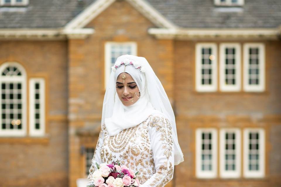 Bride holding a bouquet - Martin Price Photography