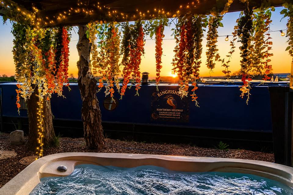 Narrowboat With Hot Tub