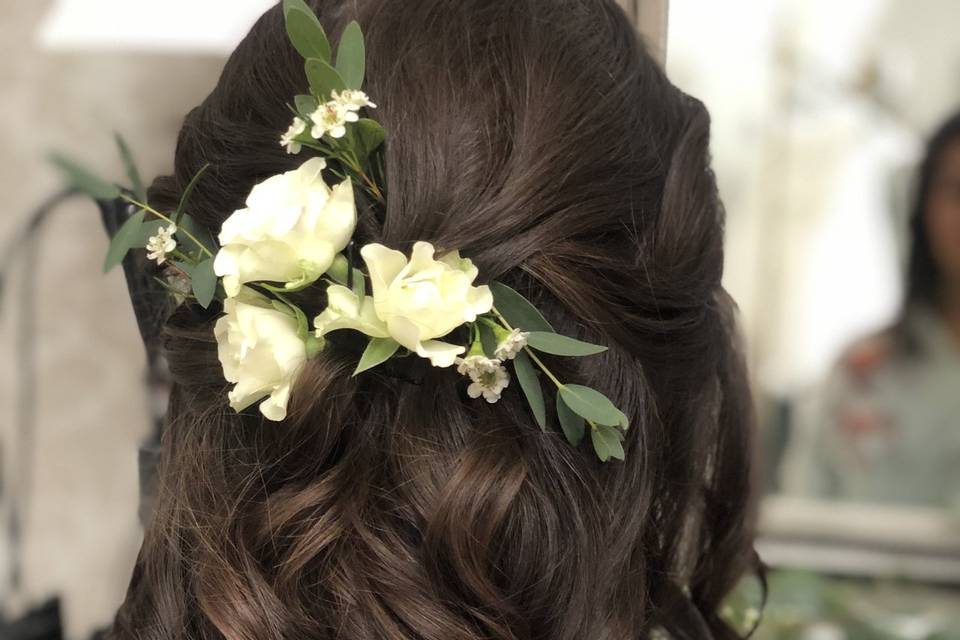 Veil in Hair with soft curls