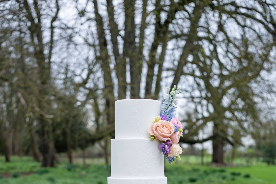 Outdoor floral cake